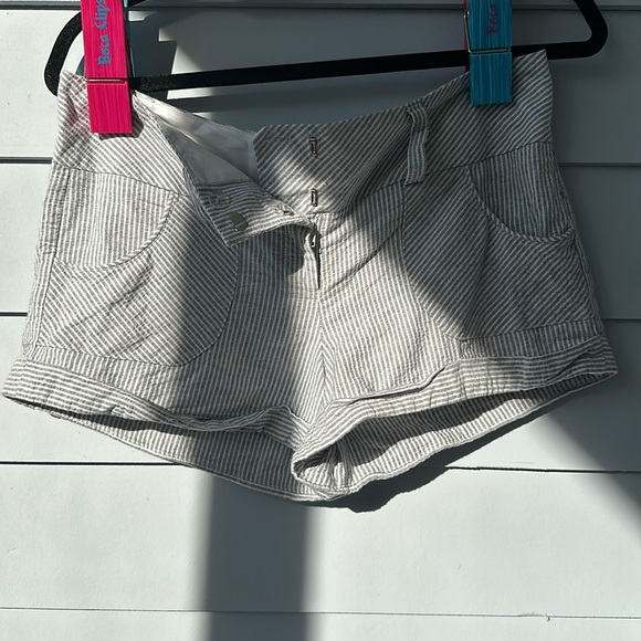 ☀️BOGO Item Charlotte Russe Nautical Seersucker Striped Cuffed Shorts☀️ - Picture 2 of 7